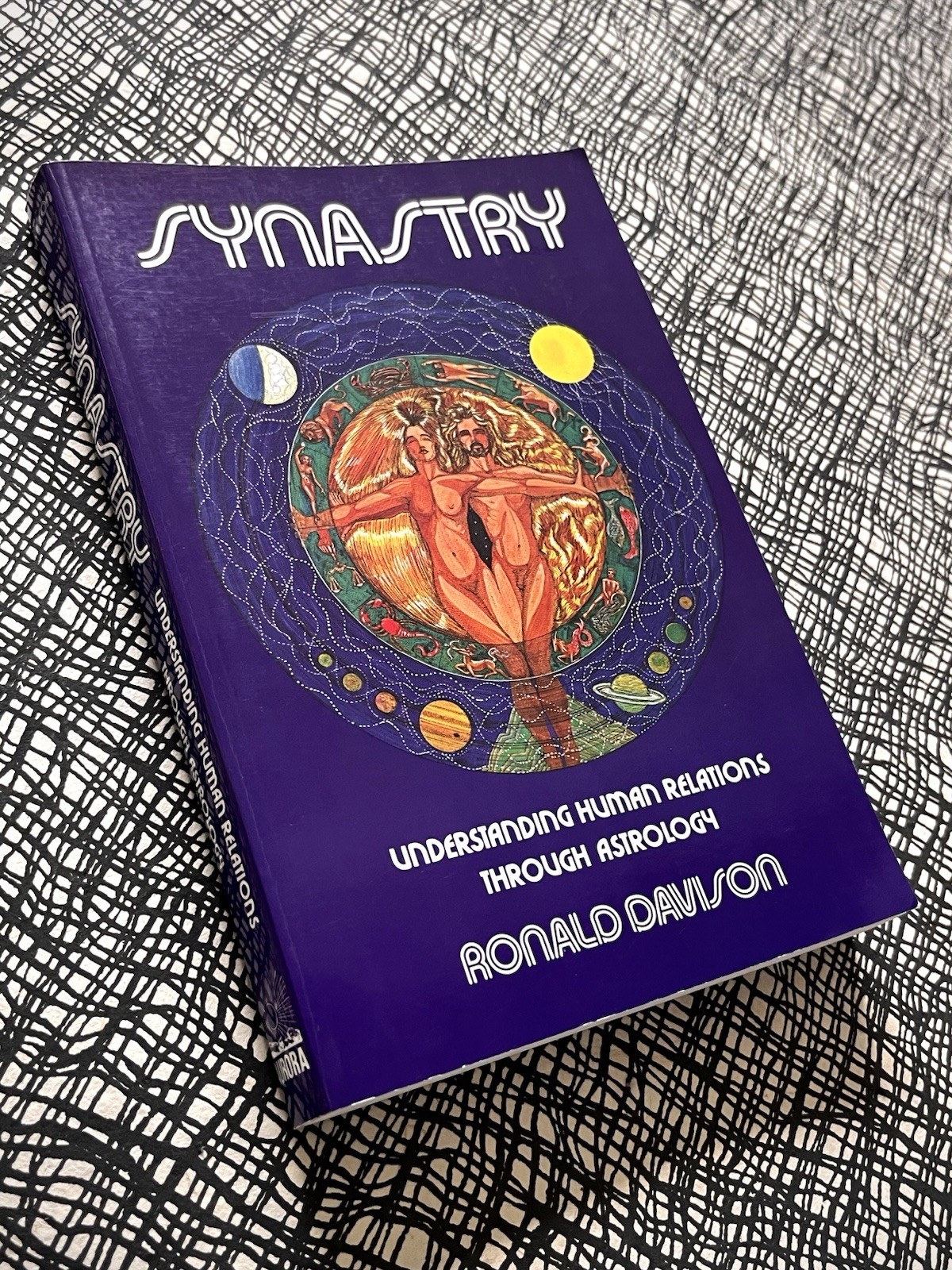 SYNASTRY: UNDERSTANDING HUMAN RELATIONS THROUGH ASTROLOGY ~ DAVISON New Age VGPB