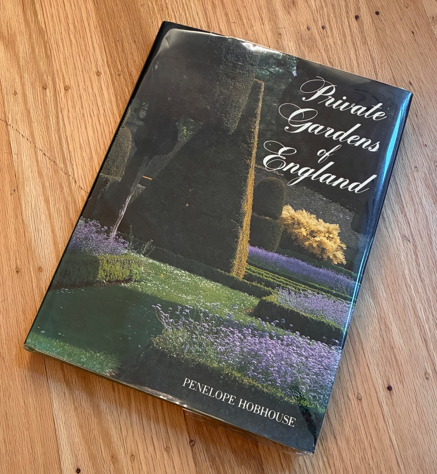 PRIVATE GARDENS OF ENGLAND By P Hobhouse – Hardcover *Excellent Condition*