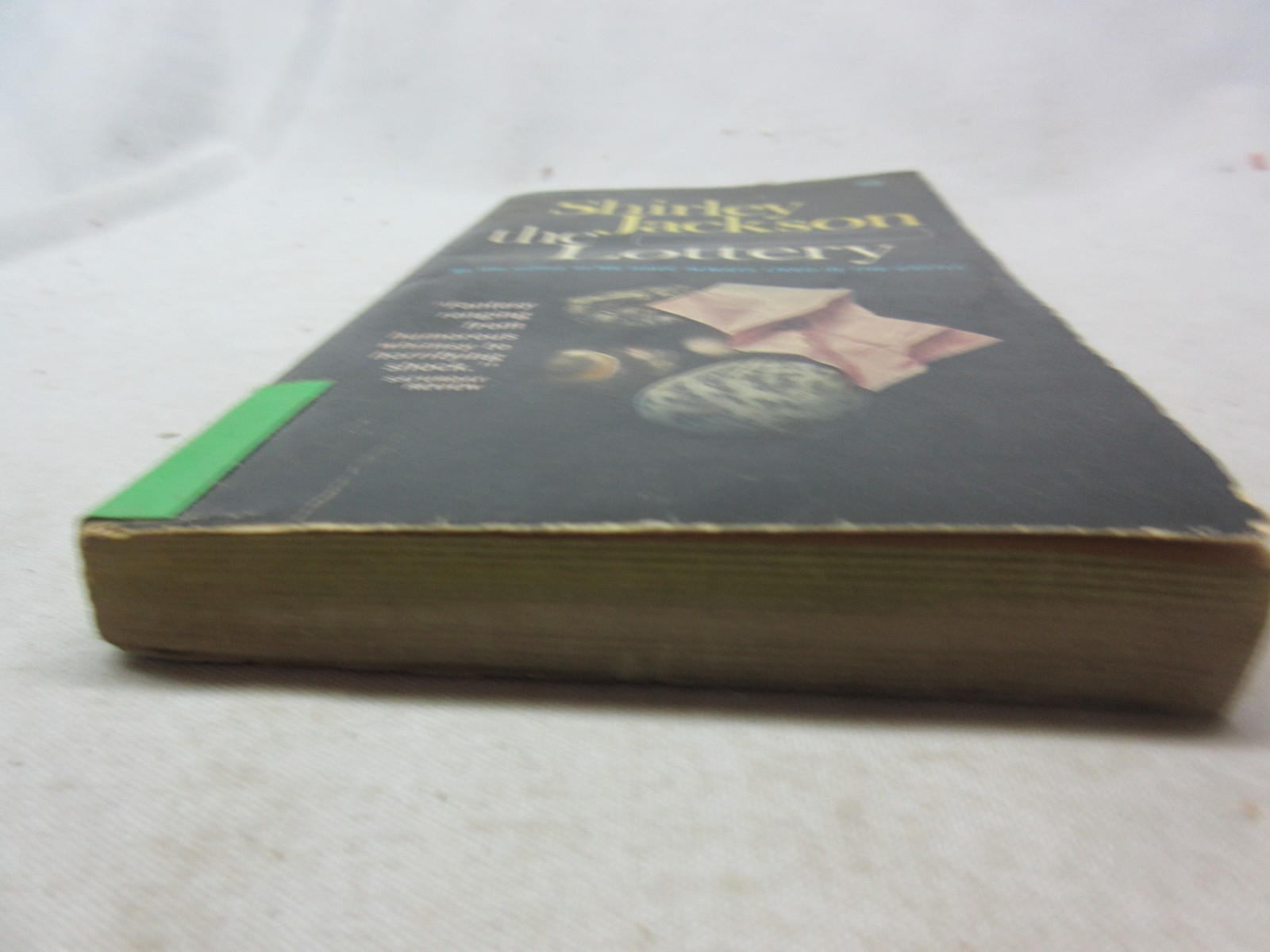 Shirley Jackson / THE LOTTERY Avon 3rd Printing 1965 Paperback Book PB IN (L)