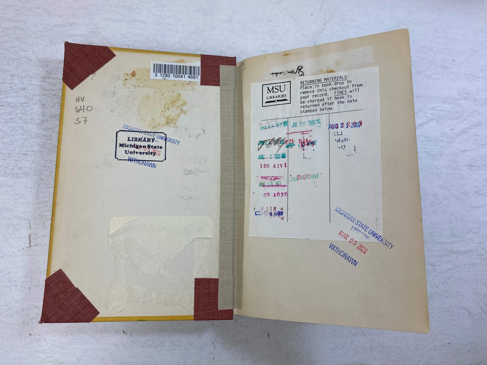 The Refugee and the World Community by Stoessinger Ex-library 1956 HC