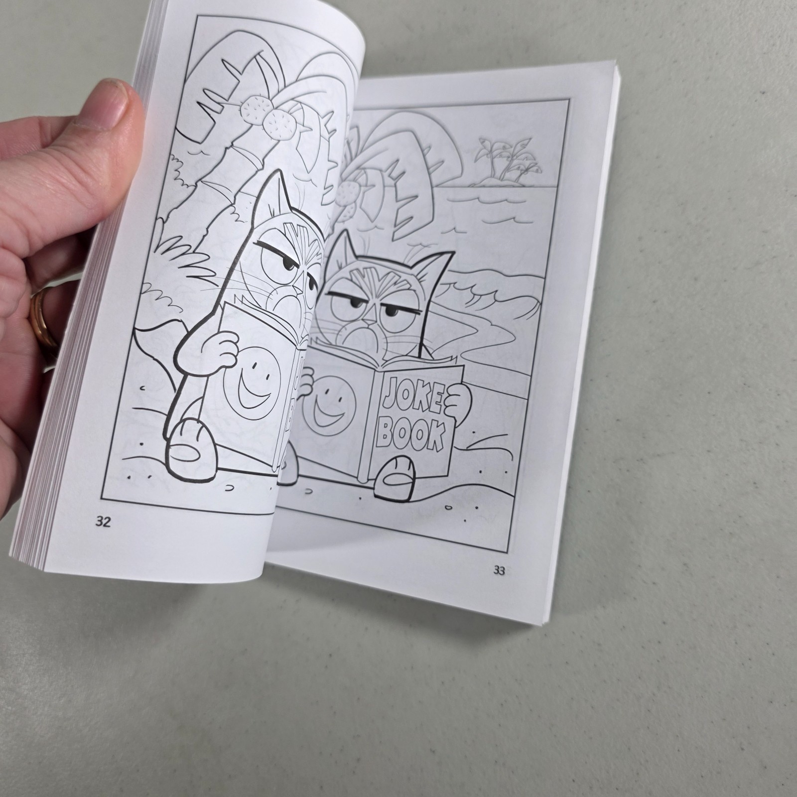 Grumpy Cat Spot‑the‑Differences Coloring Book – 4″ × 6″ – 62 Pages – Dover