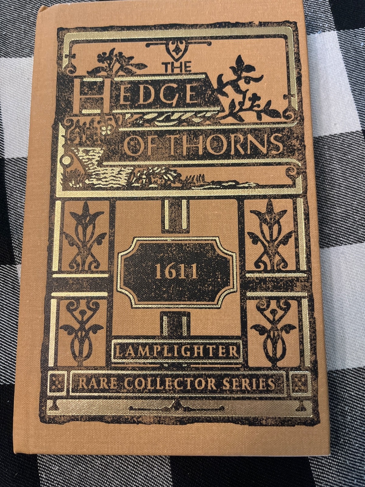 The Hedge of Thorns LAMPLIGHTER Rare Collector Series