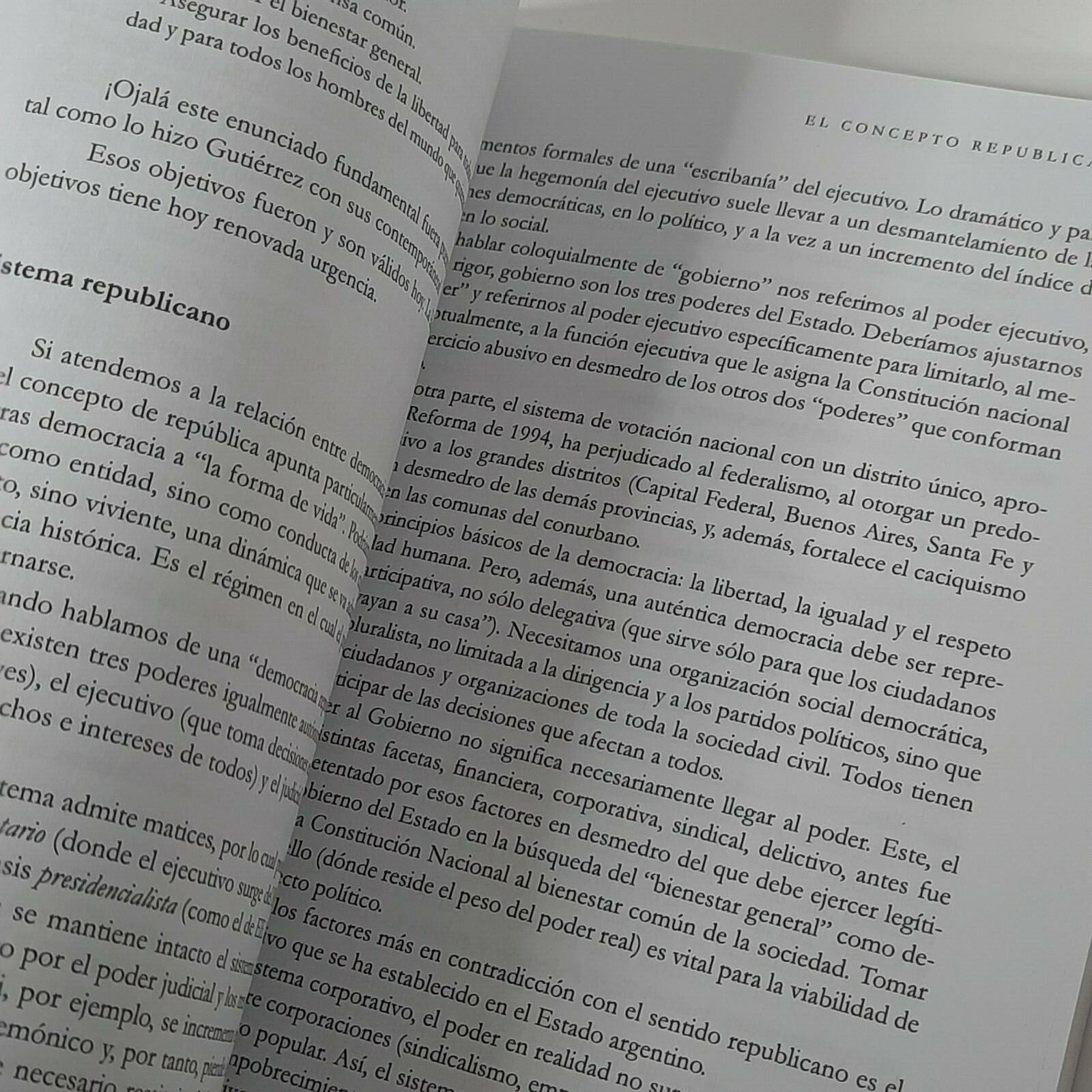 Politica Para Todos Book Soft Cover SB Editorial Spanish 260 Pages Miguel Hugo