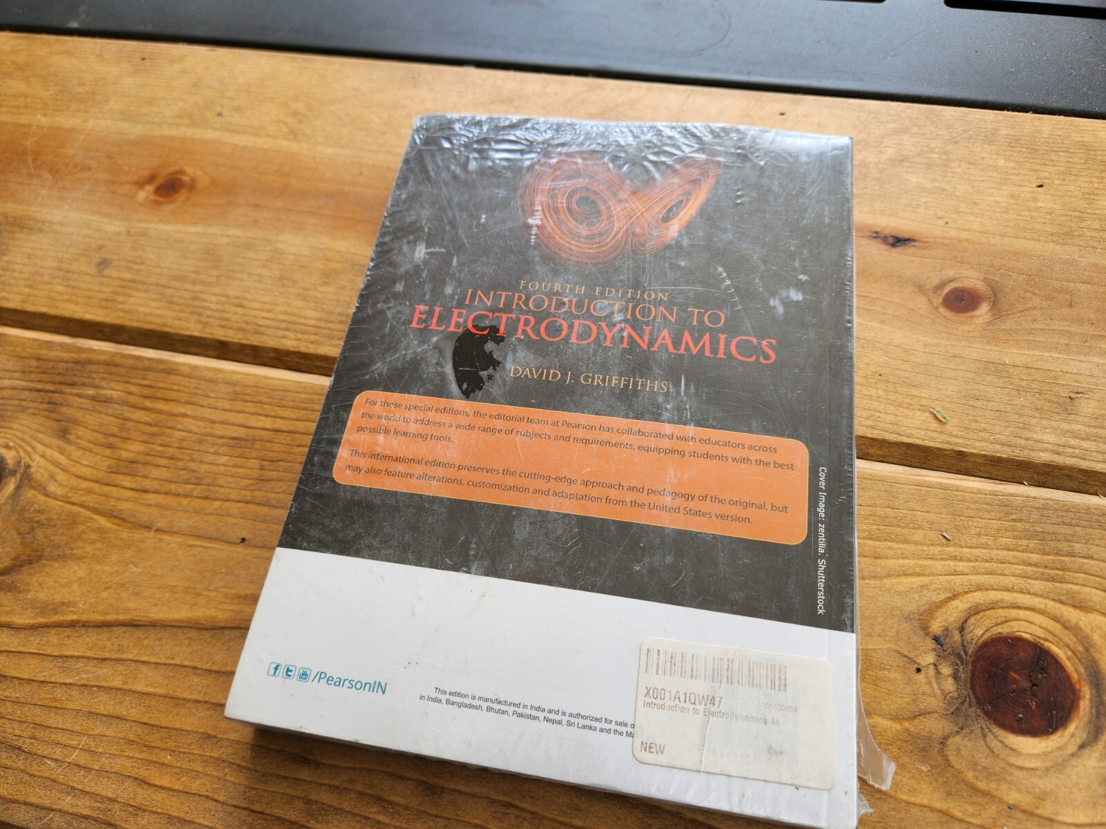 Introduction to Electrodynamics 4e – Paperback By David J. Griffiths –