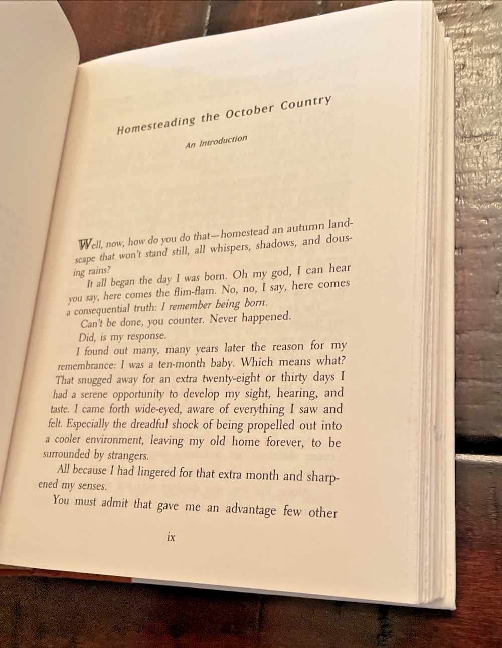 Ray BRADBURY The OCTOBER COUNTRY Book 1st Avon Books Printing 1999 Edition