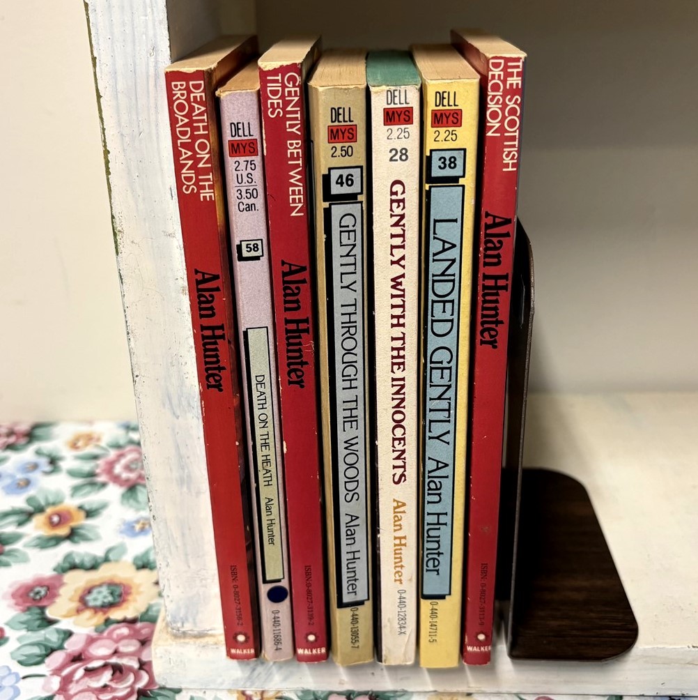 ALAN HUNTER Inspector George Gently seven 7 vtg books lot 1957-1983 mystery UK