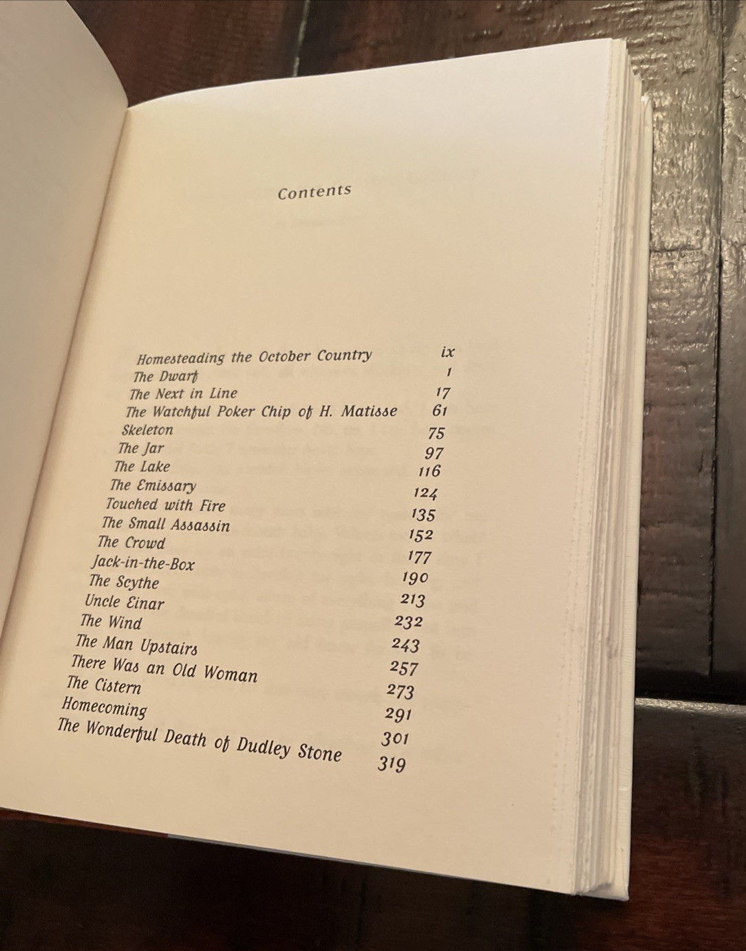 Ray BRADBURY The OCTOBER COUNTRY Book 1st Avon Books Printing 1999 Edition