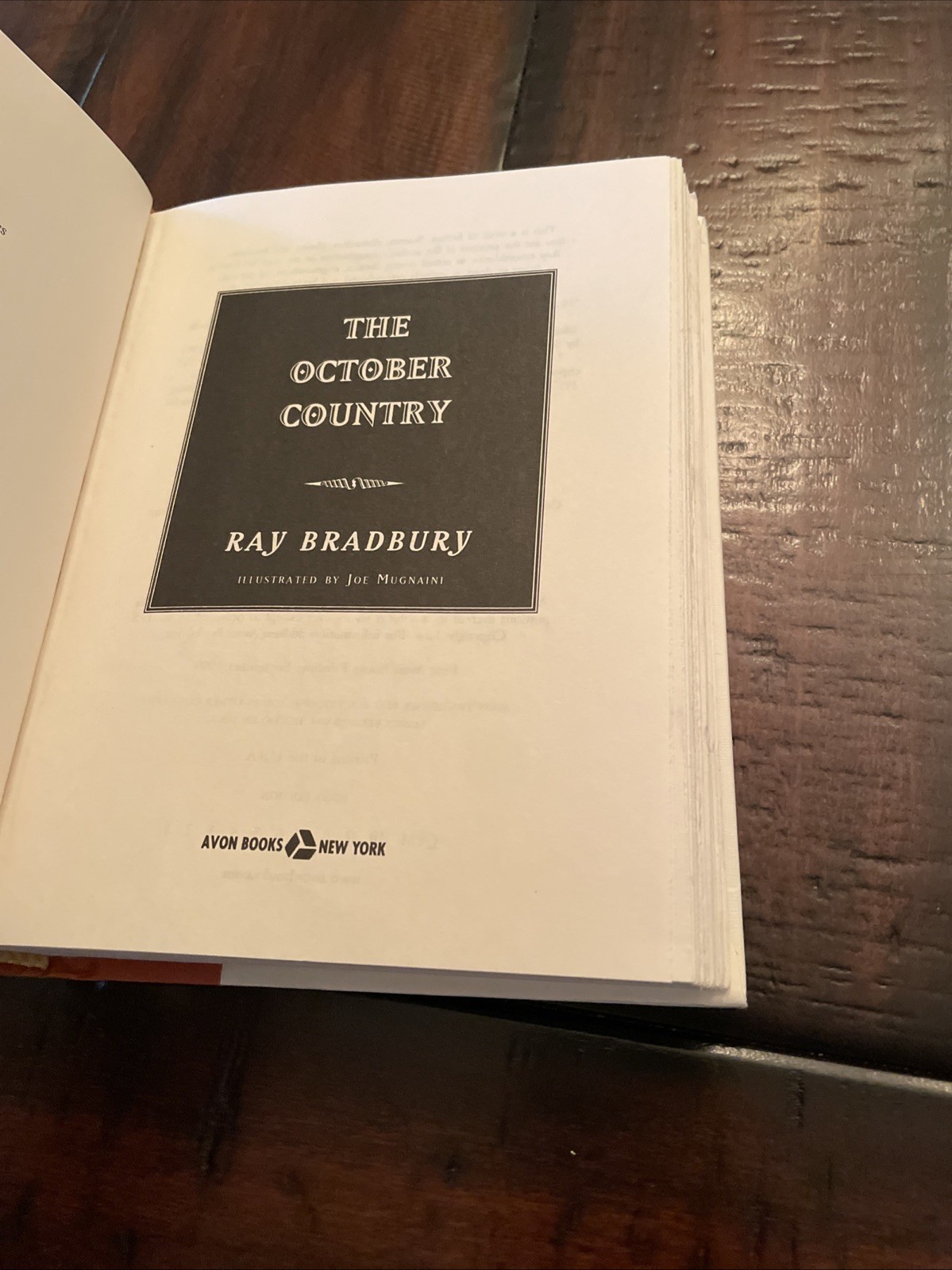 Ray BRADBURY The OCTOBER COUNTRY Book 1st Avon Books Printing 1999 Edition