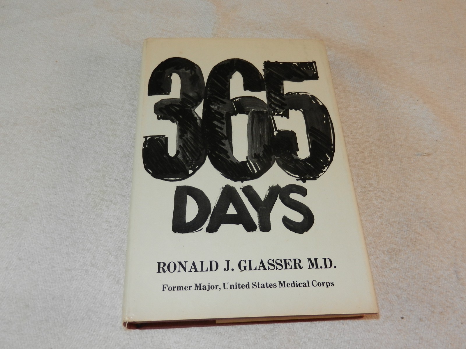 VIETNAM 1968-69 US Army Doctor Zama ,hospital in Japan “365 DAYS” 1971 ed