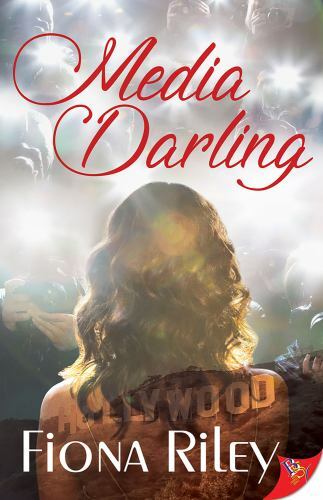 Media Darling – 1635552788, Fiona Riley, paperback