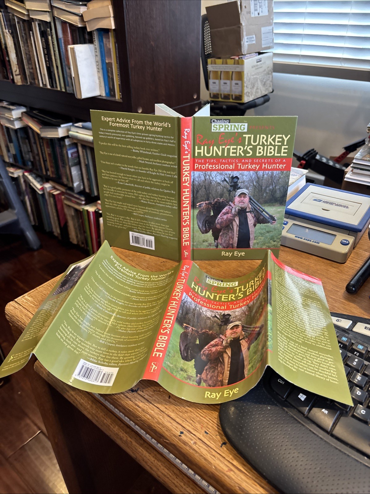 TURKEY HUNTING BIBLE : PRO HUNTER Signed Ray Eye 2012 hcdj 1st Color Photo