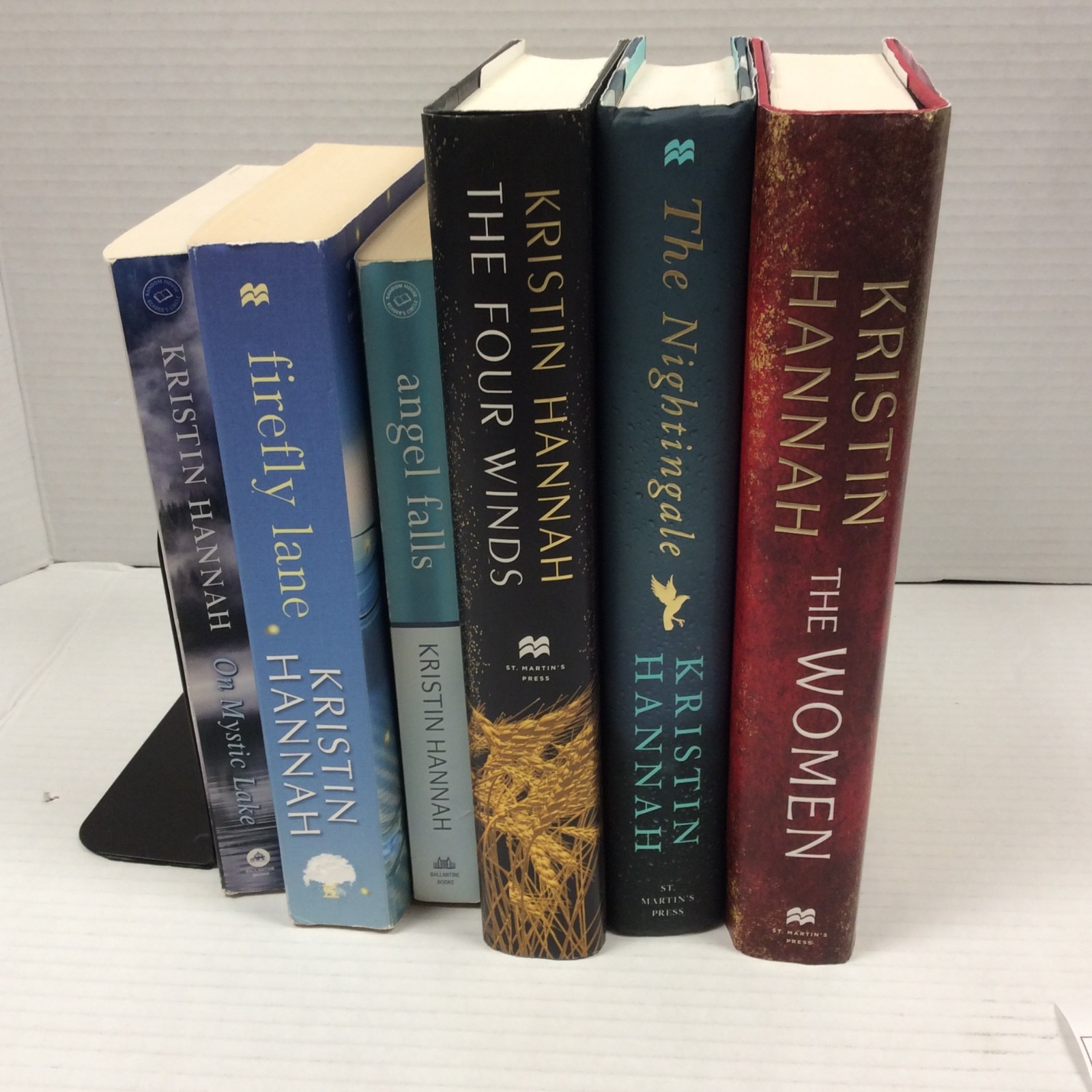 KRISTIN HANNAH Mixed lot 6 WOMEN, WINDS, NIGHTINGALE, FIREFLY, ANGEL, MYSTIC