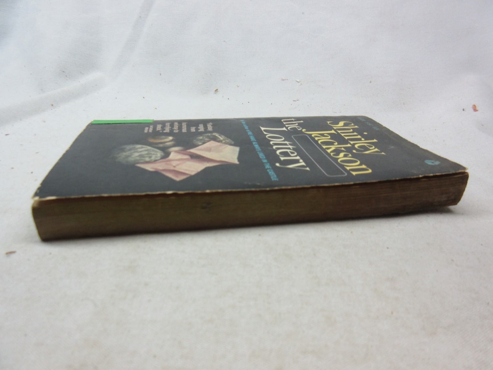 Shirley Jackson / THE LOTTERY Avon 3rd Printing 1965 Paperback Book PB IN (L)