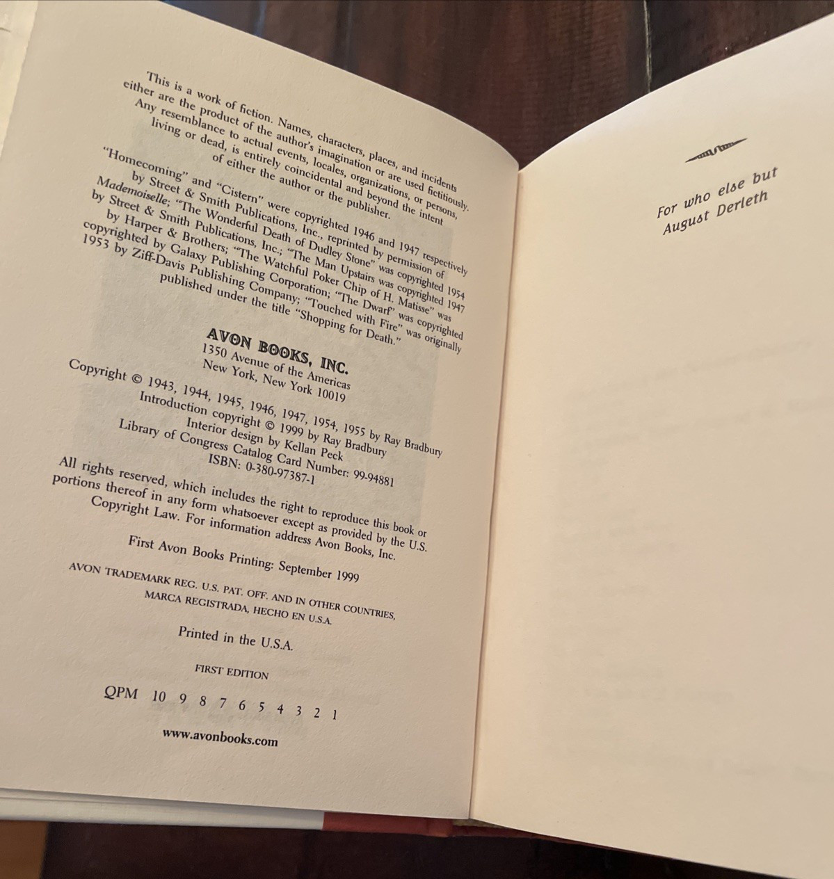 Ray BRADBURY The OCTOBER COUNTRY Book 1st Avon Books Printing 1999 Edition
