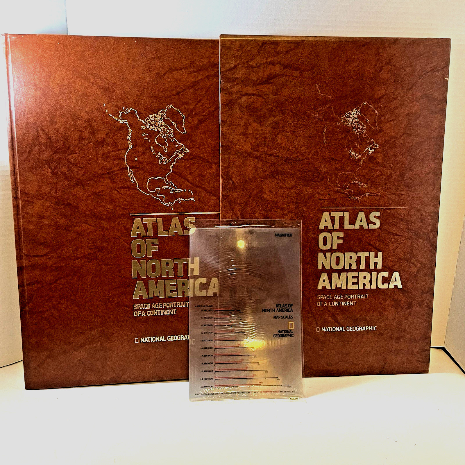 Atlas of North America 1985 National Geographic 18.5″ HB w/Slipcase Magnifier