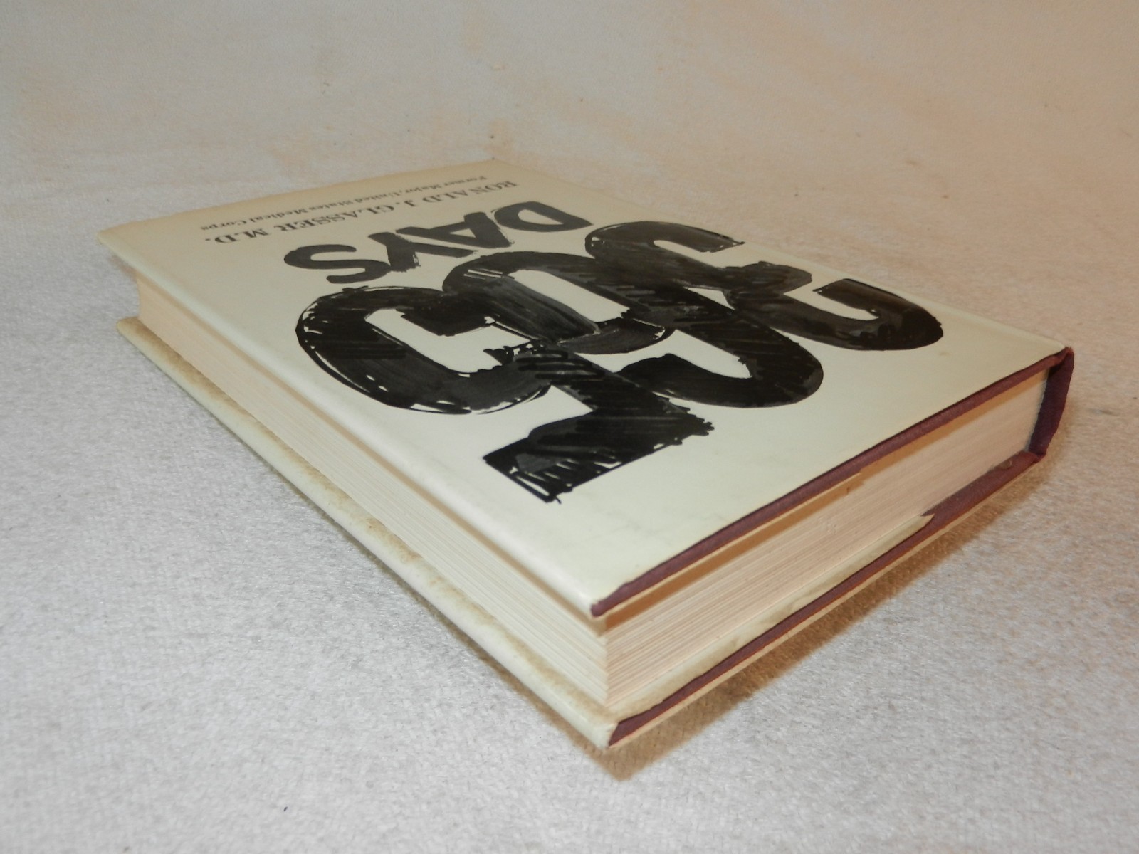 VIETNAM 1968-69 US Army Doctor Zama ,hospital in Japan “365 DAYS” 1971 ed